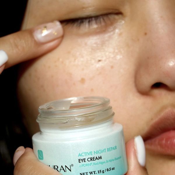 Фото Крем з вітаміном C для відновлення шкіри навколо очей Rejuran Advanced Active Night Repair Eye Cream